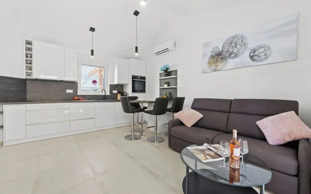Apartment, 100m From the Beach