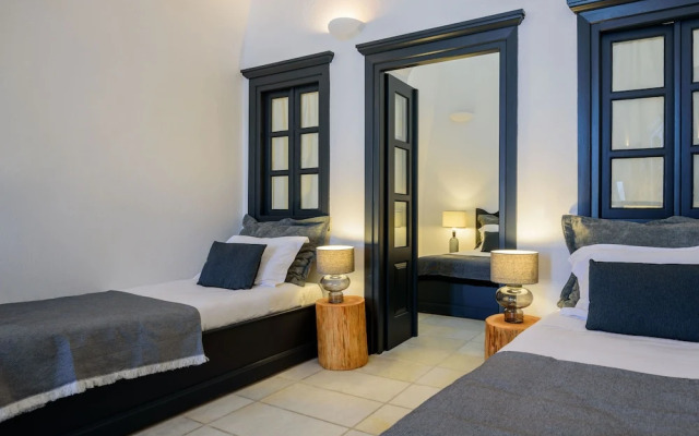 Firalia, Casa In Rock Suites