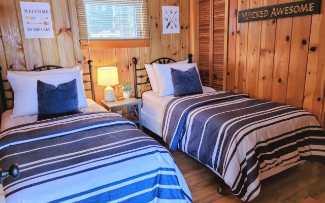 Winni Lakefront Cabin