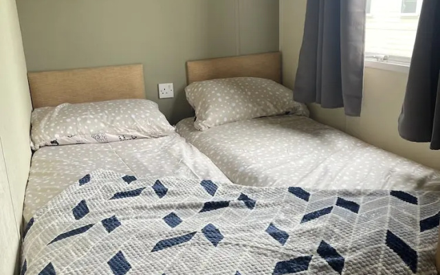 Charming 3-bed Static Caravan in Porthcawl