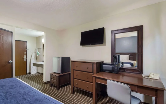 OYO Townhouse Houston Airport North