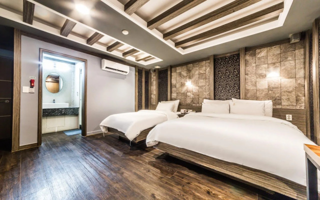 Kobos Hotel