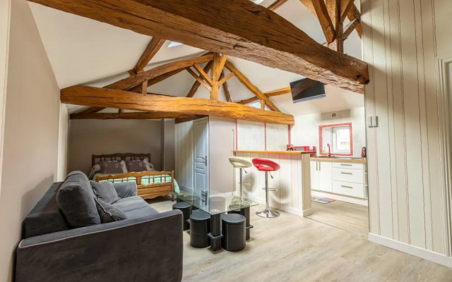 Studio in Mouterre-silly, With Pool Access, Enclosed Garden and Wifi -