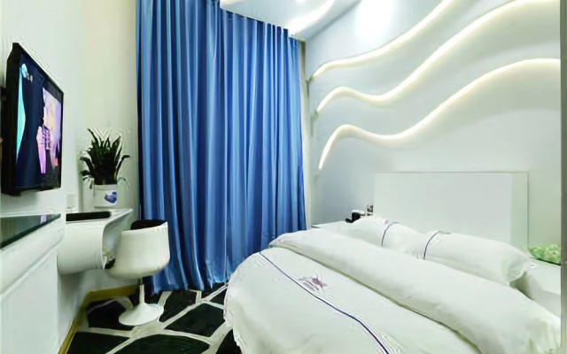 Weiyi Fengshang Hotel (Zhangjiajie Railway Station)