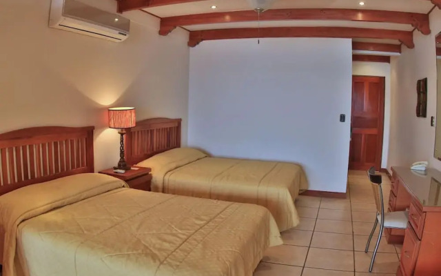 Oceanview Studio Apartment w/ Community Pool & Views of Flamingo Marina