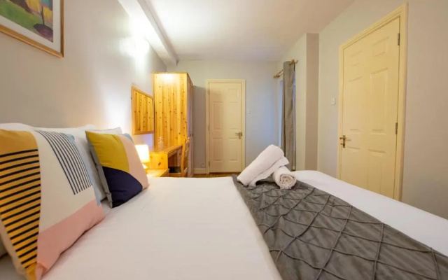 The Harbour Mills, The Willow by Shortstays