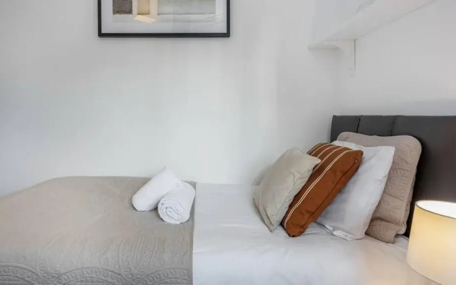 2 Bed Apartment Sleeps 5 - Wifi, Free Parking