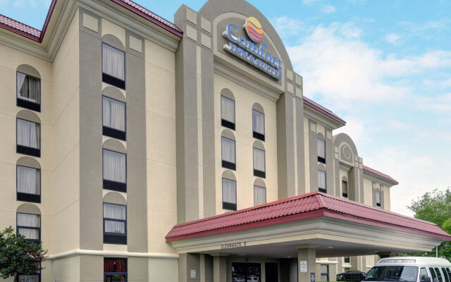 Отель Comfort Inn & Suites Little Rock Airport США, Литл-Рок - отзывы, цены и фото номеров - забронировать отель Comfort Inn & Suites Little Rock Airport онлайн вид на фасад