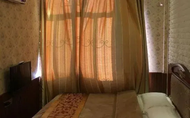 Zhaotong Huangbao Business Hotel