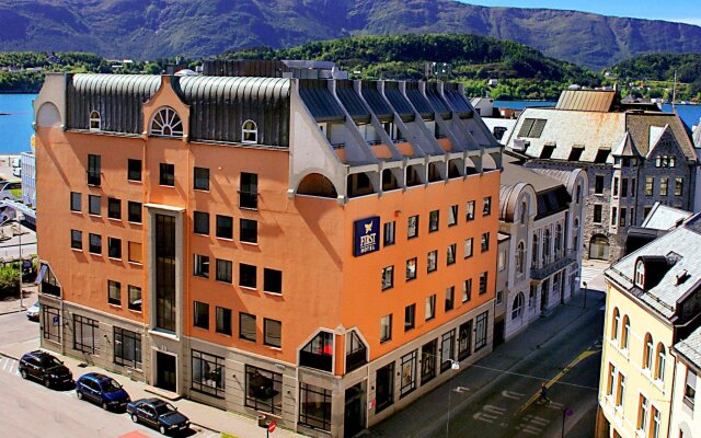 Отель First Hotel Atlantica Норвегия, Олесунн - 1 отзыв об отеле, цены и фото номеров - забронировать отель First Hotel Atlantica онлайн вид на фасад