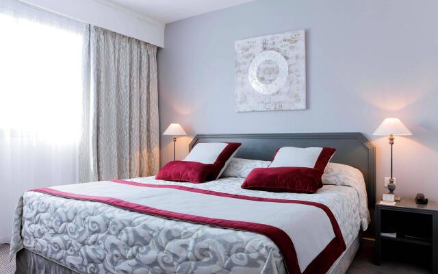 Отель Hôtel Charlemagne Франция, Лион - 1 отзыв об отеле, цены и фото номеров - забронировать отель Hôtel Charlemagne онлайн вид на фасад