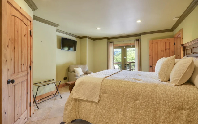 Mossy Brook - 6 Br home by RedAwning