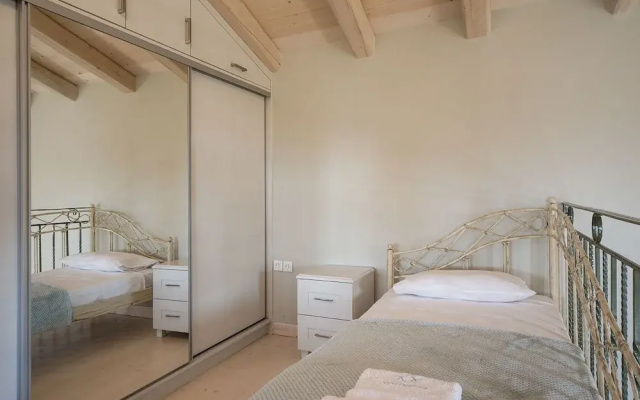 Luxury Villa Irida