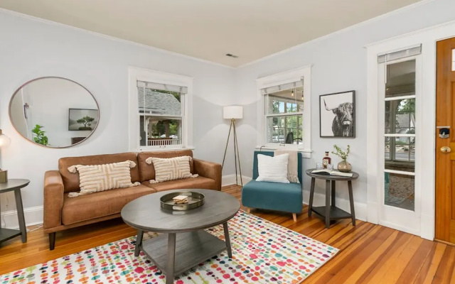 Downtown Abode W/ Hot Tub – Walk to Csu & Old Town