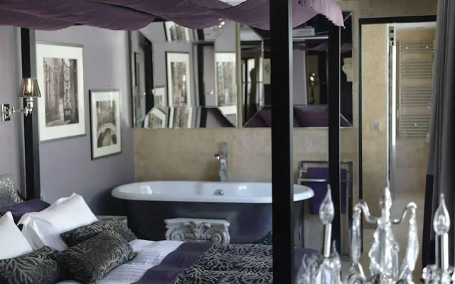 Vogue Hotel