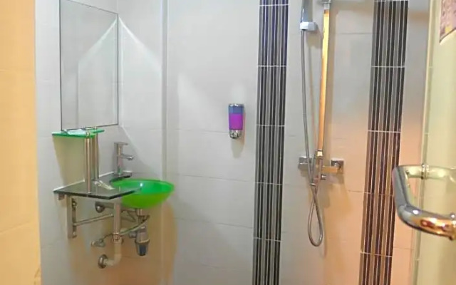 Deluxe Double room (full double bed) · Hotel Bahagia — photo 11