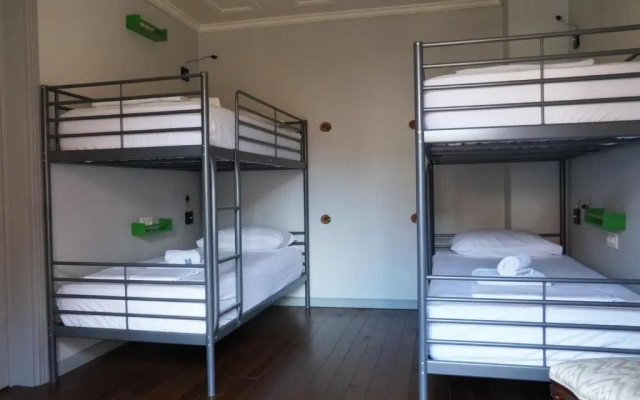 Tilas - Rooms In 19Th Century Wooden Townhouse,Kadikoy