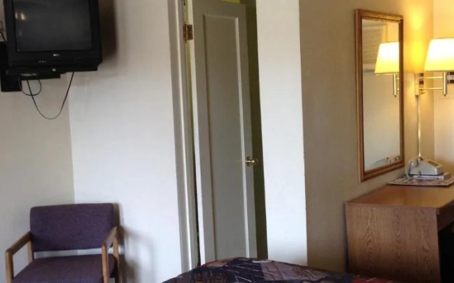 Travelers Inn