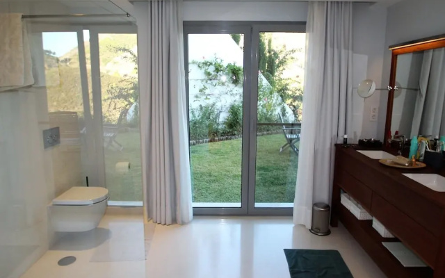 Waterfront Villa Las Golondrinas