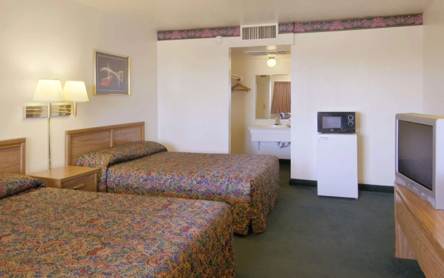 Super 8 By Wyndham Vernon