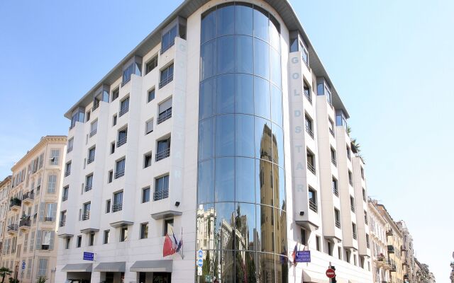 Отель Hôtel Goldstar Resort & Suites вид на фасад