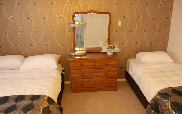 Airport Travel Air Motor Inn