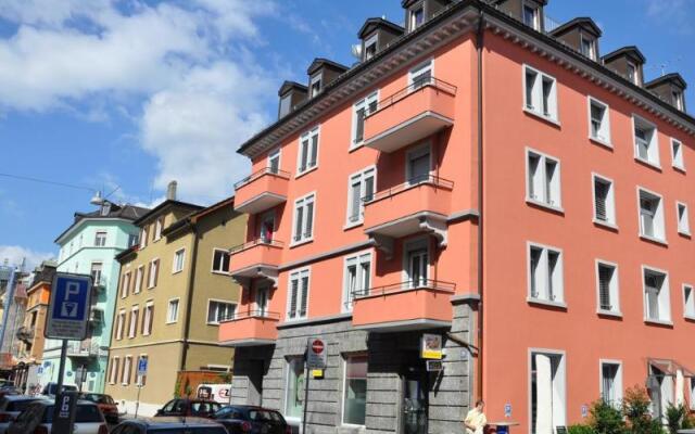 Апартаменты Swiss Star Apartments Center вид на фасад