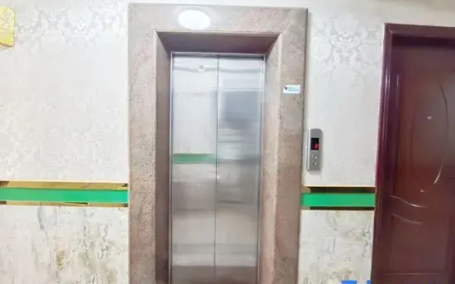 Haiyun Business Hotel (Foshan Chancheng Lanshi Subway Station)