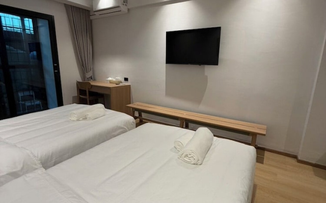 611 Hotel
