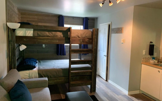 Peaks Lodge