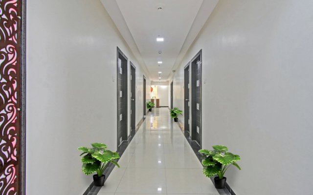 Collection O 91174 Hotel Raj Mahal