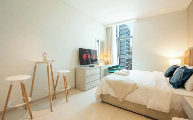 Elegant Palm Studio with Sea View & Pool