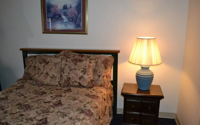 City View 410 3BD Condo with Private Balcony by RedAwning