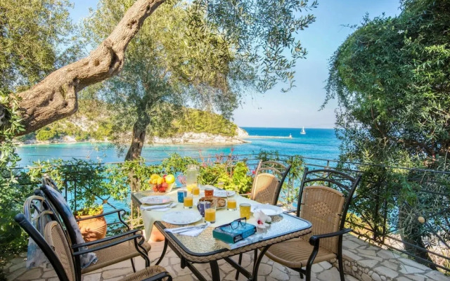 Aglaia Villa in Longos