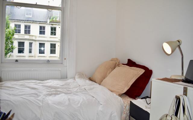 Апартаменты Central Brighton 2 Bedroom Apartment комната для гостей