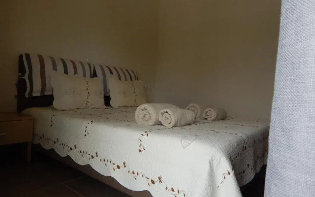 Samaras Apartments in Kamena Vourla