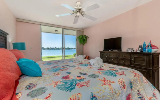Bahia Vista 8-115