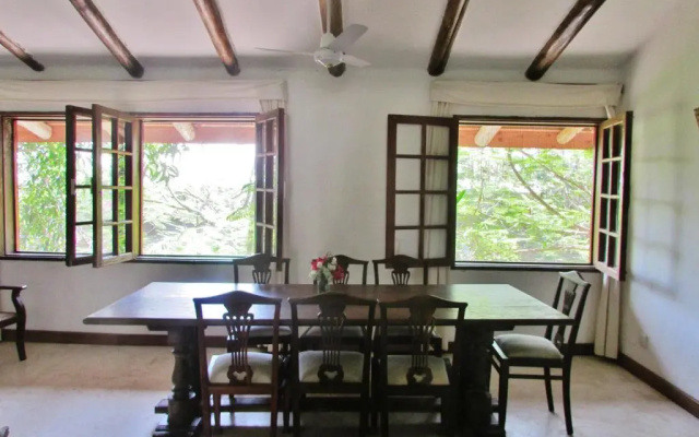 White Elephant Sea & Art Lodge