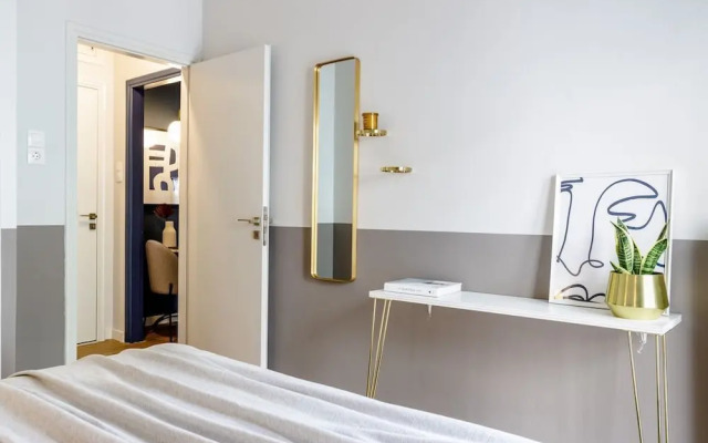 UPSTREET Hidesign Acropolis Apartment