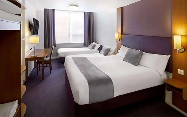 Premier Inn Knutsford (Mere)