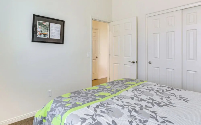Outdoor Oasis in Goodyear: Stay & Play!