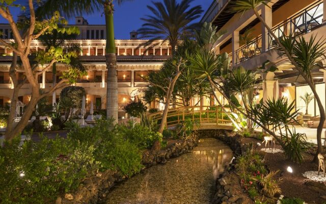 Gran Hotel Atlantis Bahia Real G.L. вид на фасад