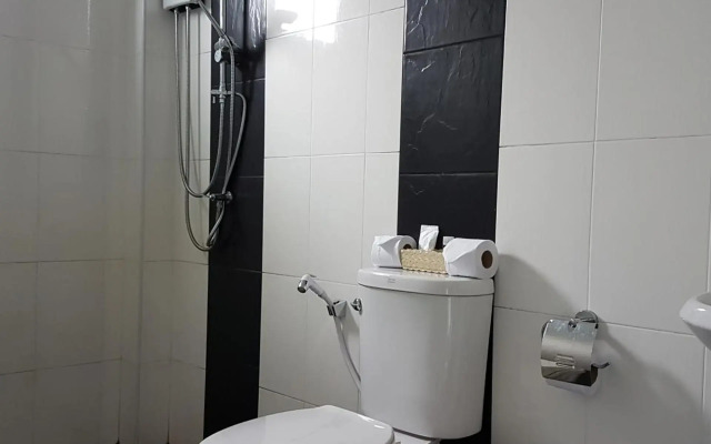 Phuket Sirinapha Resort