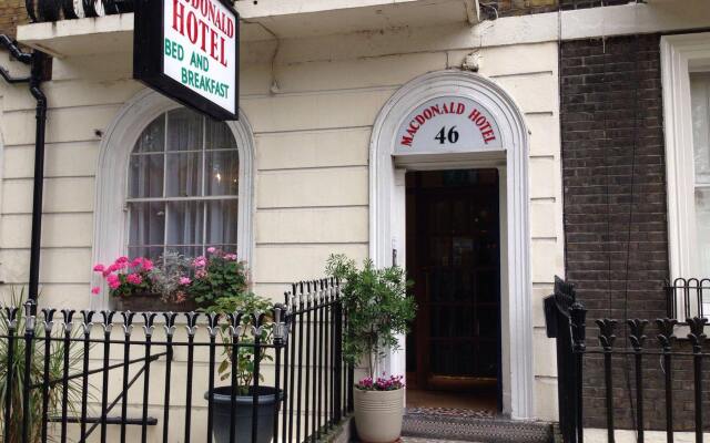 Macdonald Hotel Лондон вид на фасад