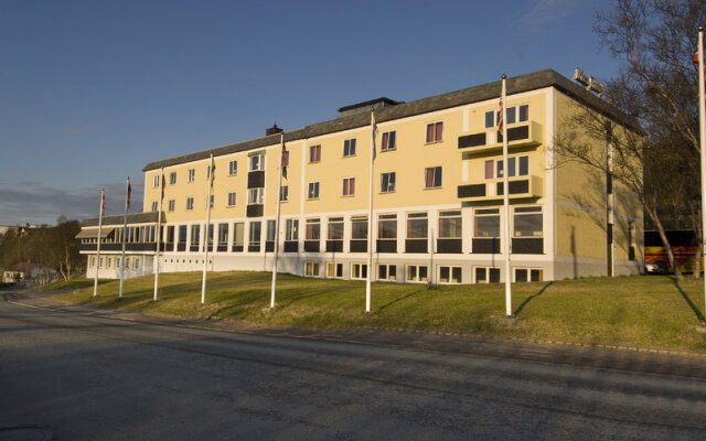 Отель Rica Hotel Kirkenes Норвегия, Киркенес - отзывы, цены и фото номеров - забронировать отель Rica Hotel Kirkenes онлайн вид на фасад