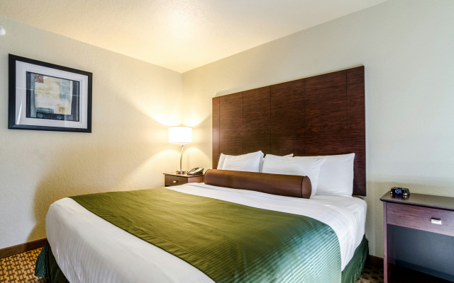 Cobblestone Inn & Suites - Cambridge