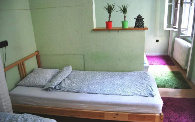 Guru Hostel