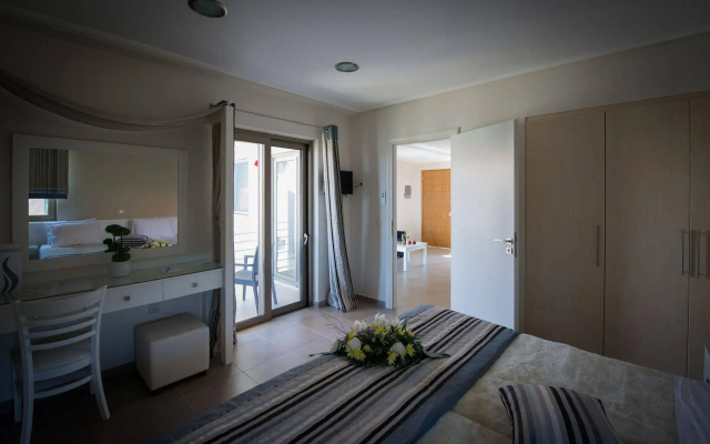 Mantinia Bay Hotel