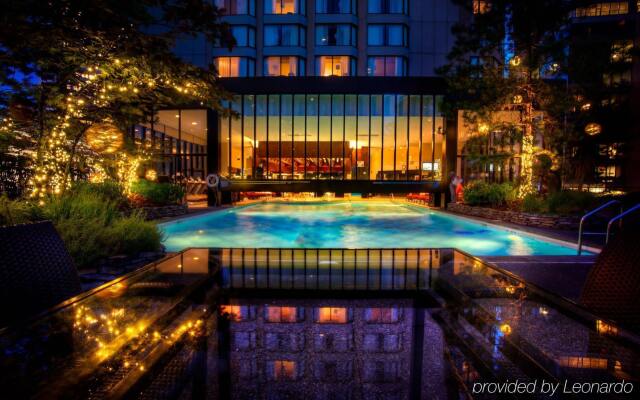 Отель Four Seasons Hotel Vancouver Канада, Ванкувер - отзывы, цены и фото номеров - забронировать отель Four Seasons Hotel Vancouver онлайн вид на фасад