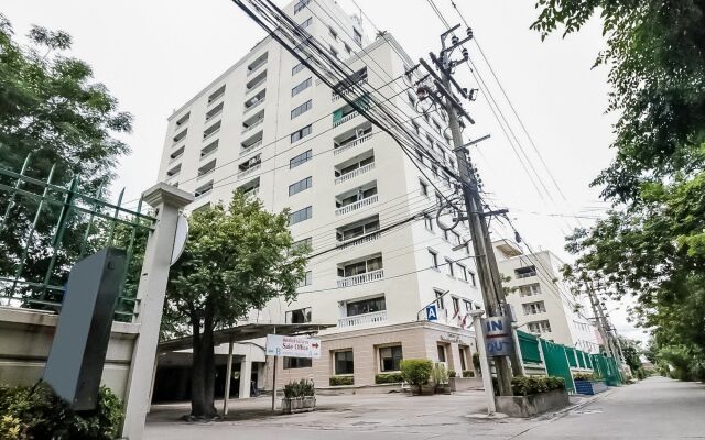 Отель Nida Rooms Srinakarin Rama Suan Luang вид на фасад